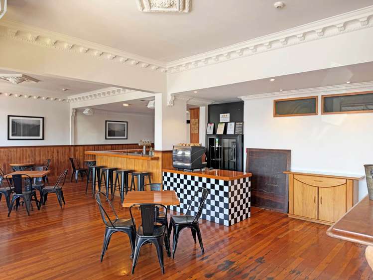 6 Birkdale Road Birkdale_1