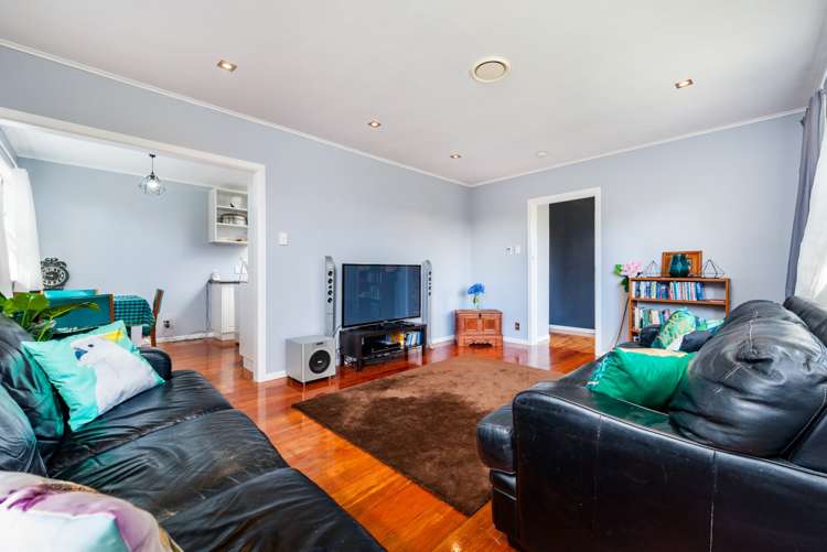 32 Cobham Crescent Kelston_7