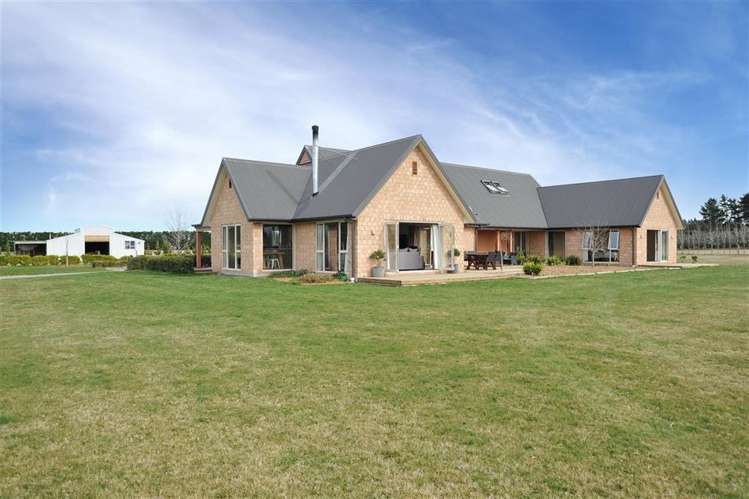 2195 South Eyre Road West Eyreton_0