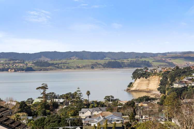 6 Beach Road Mellons Bay_2