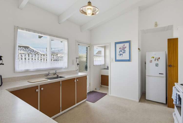556 Queen Street East Levin_17