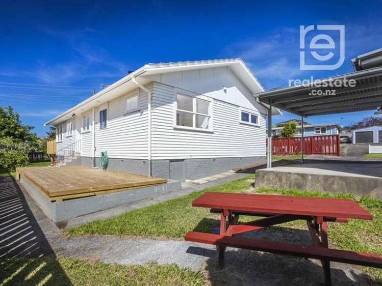 90 Divich Avenue Te Atatu South_9