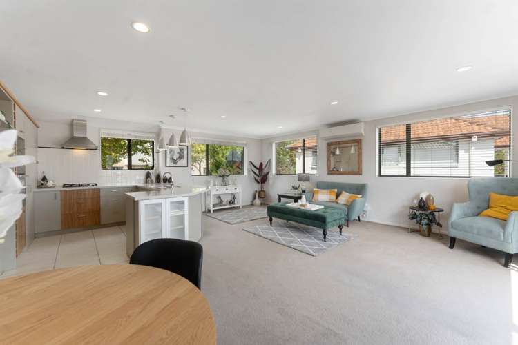 16 Voyager Drive Gulf Harbour_10