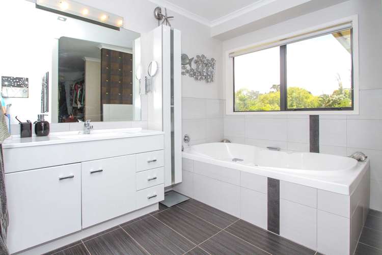 39 Whangaparaoa Road Red Beach_12