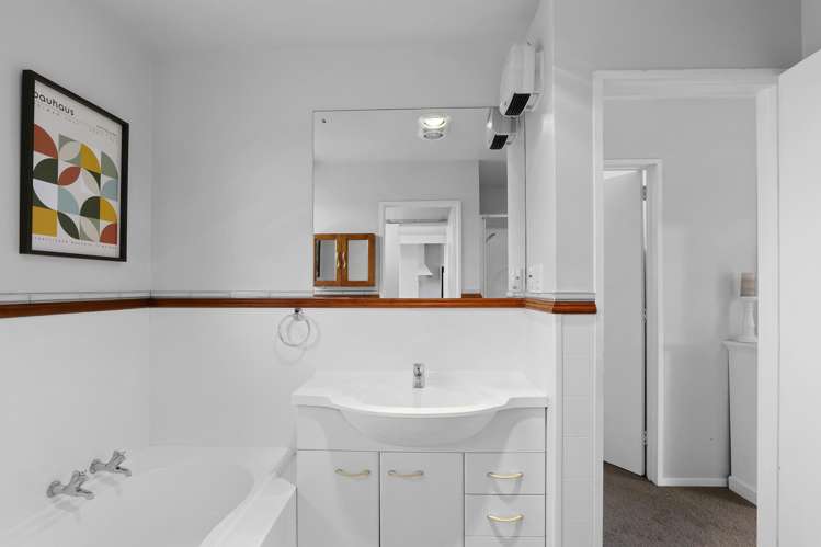 2 Kahukura Road Hei Hei_19