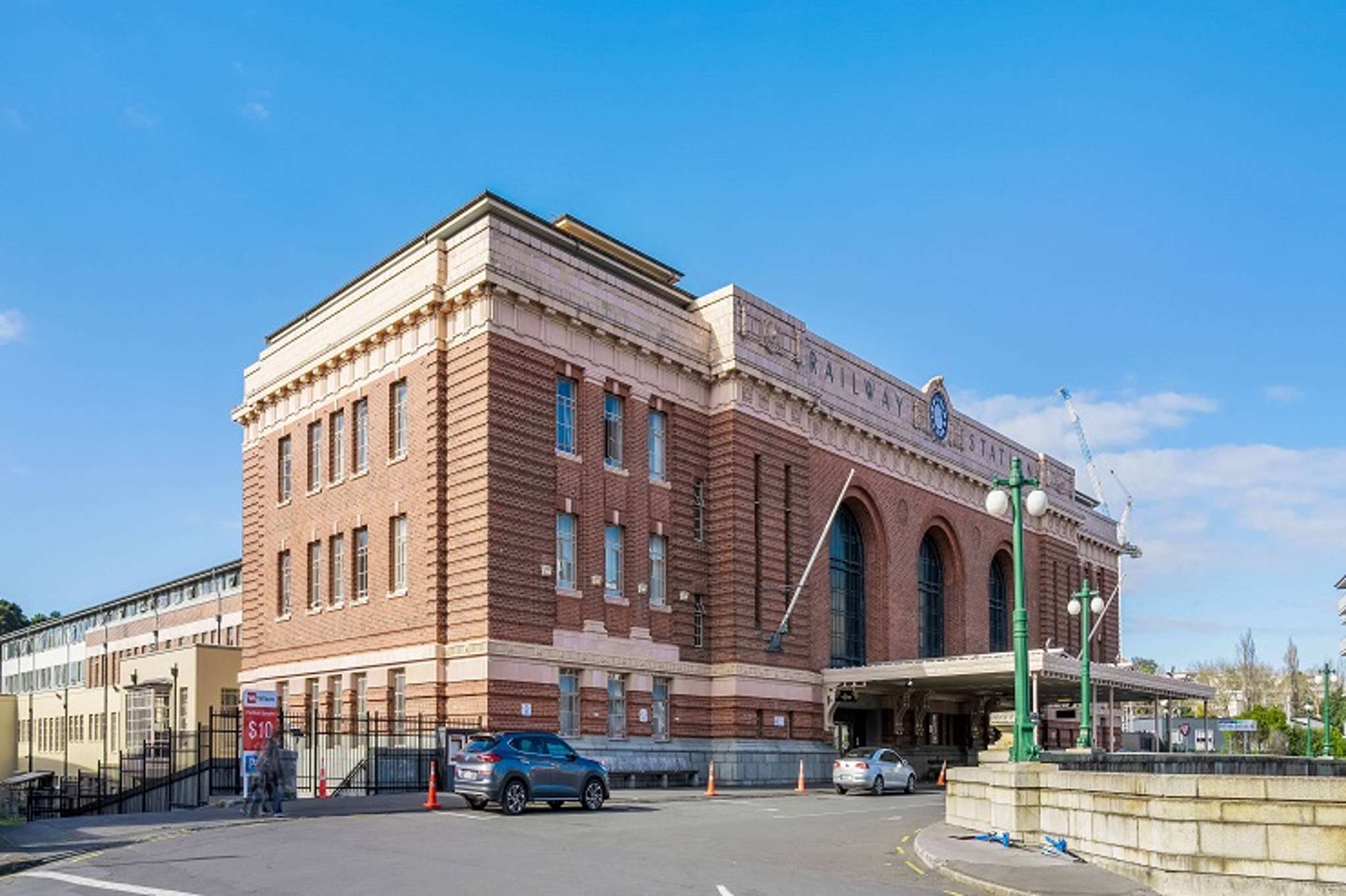 $5000 reserve pays off as train station apartment sells for seven times as much