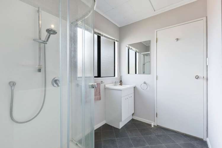 7A & 7 Gleneagles Grove Wattle Downs_23