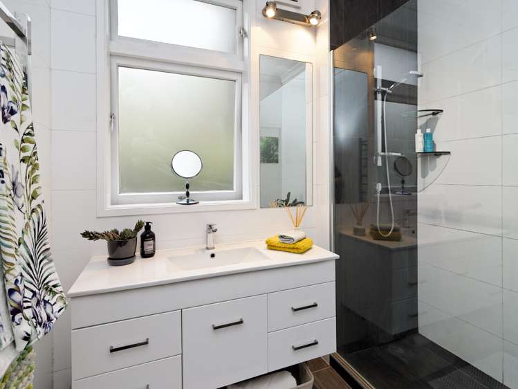 207 Godley Road Titirangi_10