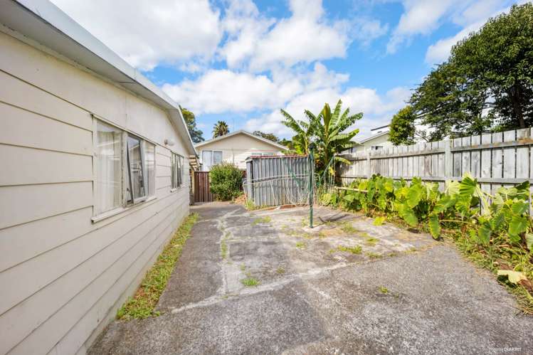 8 Sabot Place Massey_10