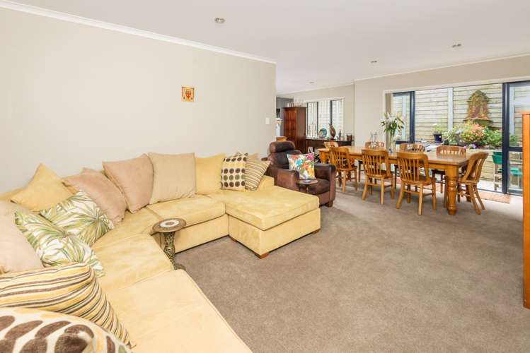 95 Fernhill Way Oteha_7