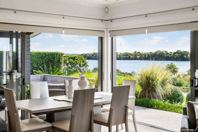Executive Coastal Living - Luxury, Space & Stu...