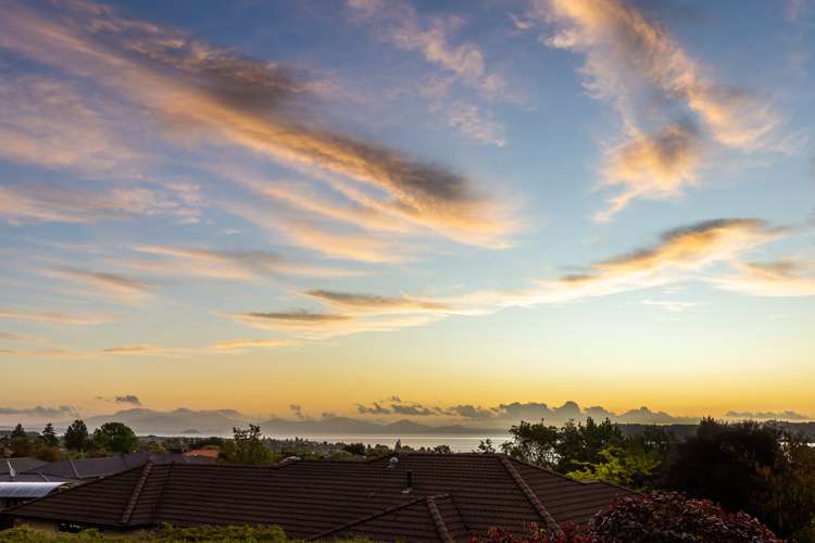 19 Magnolia Rise Waipahihi_13