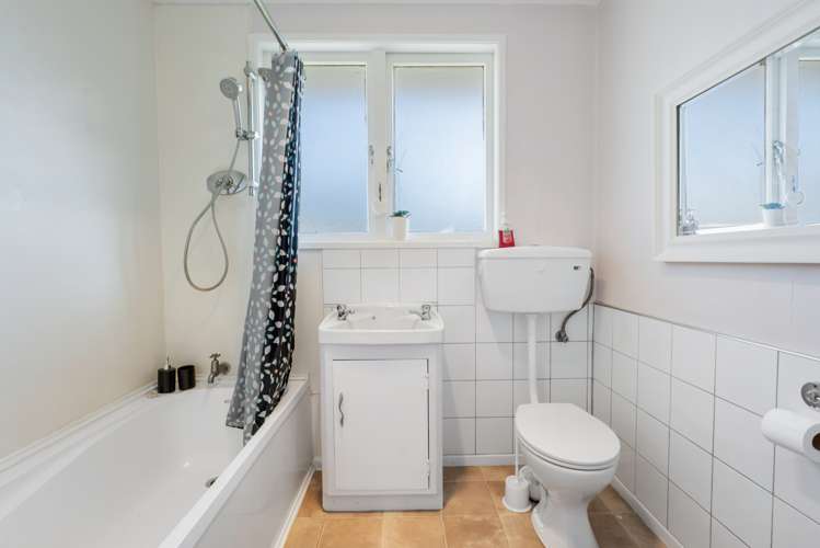 10 Ogle Crescent Kamo_9