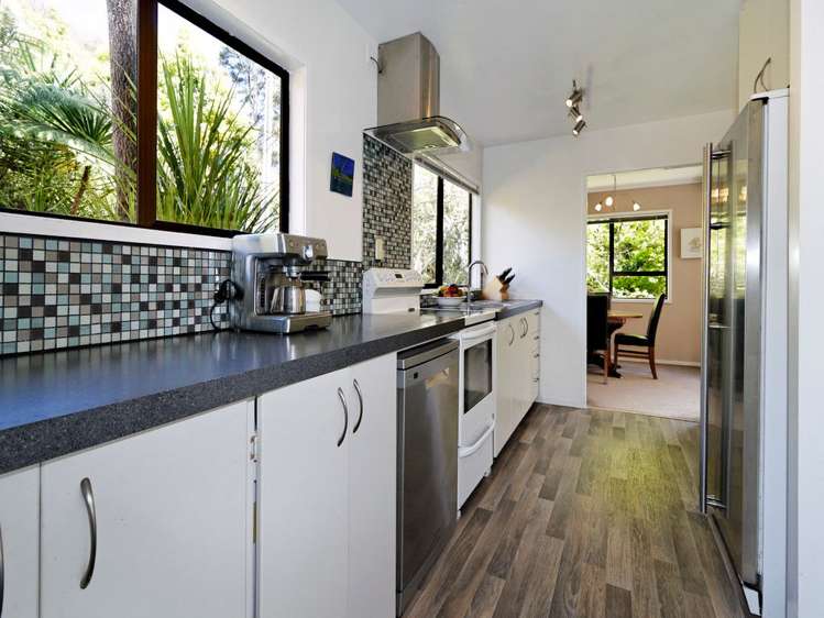 58 Woodfern Crescent Titirangi_4