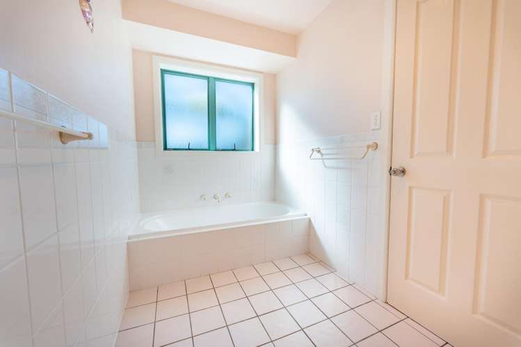 12 Lachlan Place Marchwiel_18