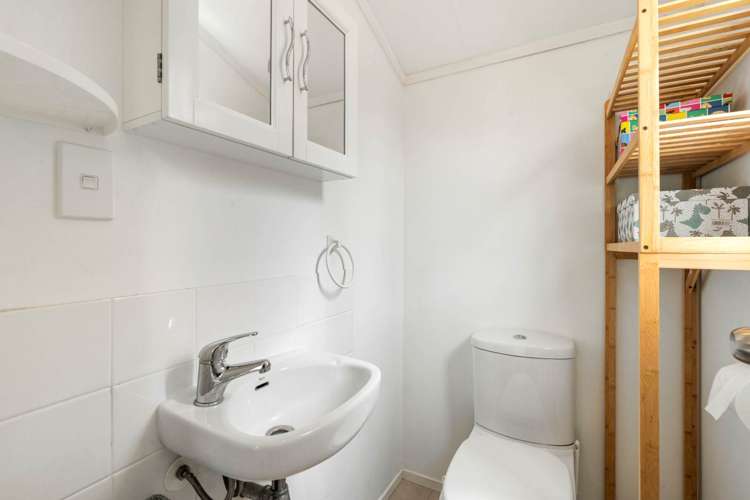 2/106 Bradbury Road Botany Downs_17