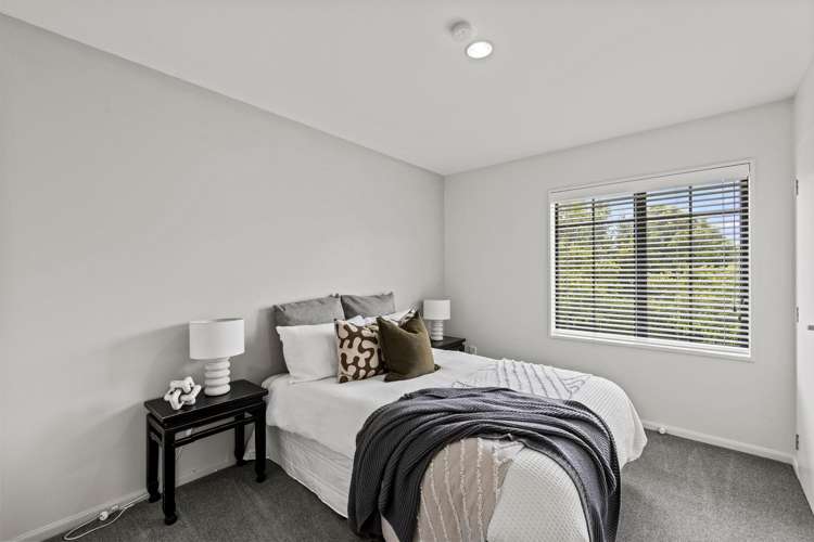 61 Travis Country Drive Burwood_20