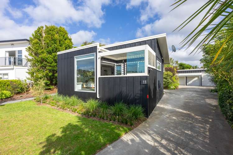 11 Piccadilly Circus Snells Beach_31