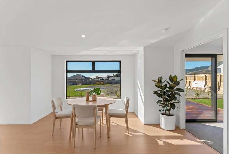 21 Greenway Crescent Richmond_13