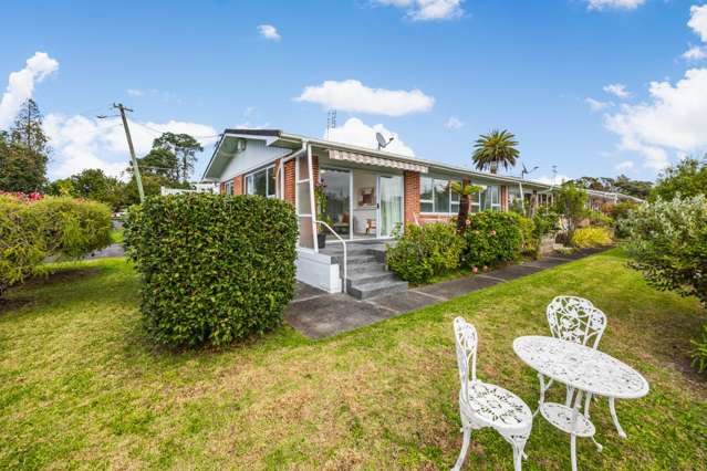 Fully renovated brick&tile beauty-with huge views!
