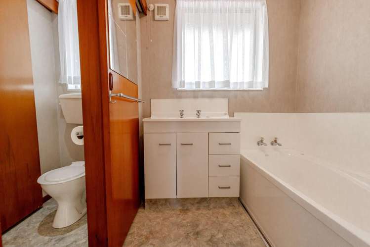 6 Howitt Place Hokitika_12