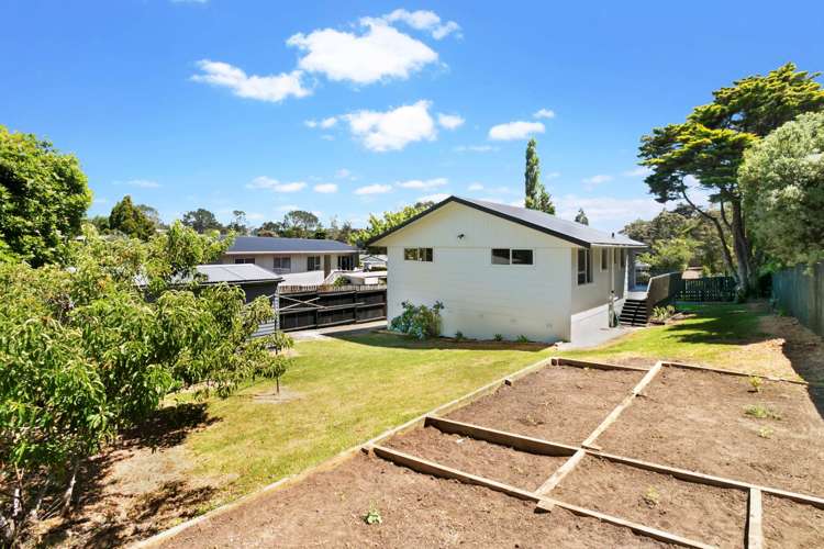 16 Onedin Place Titirangi_2