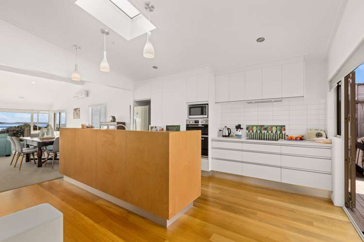 4 Piccadilly Circus Snells Beach_6