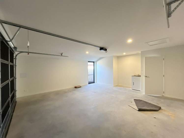 76 Accadia Drive 11103_16