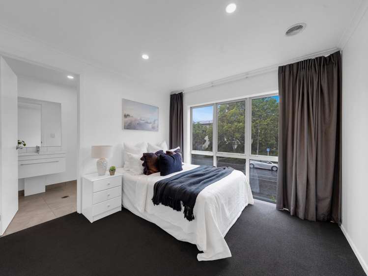 8/113 Knighton Road Hillcrest_8