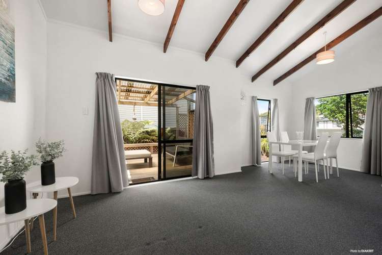 1 Greenvalley Rise Glenfield_4