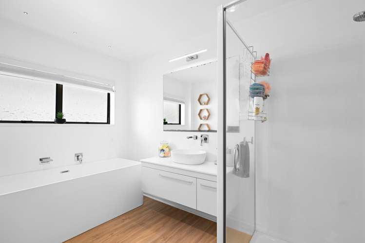 6 Glendale Drive Dinsdale_12