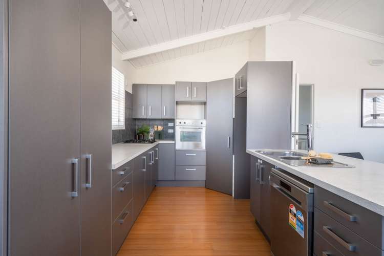 6 Liston Avenue Hilltop_12