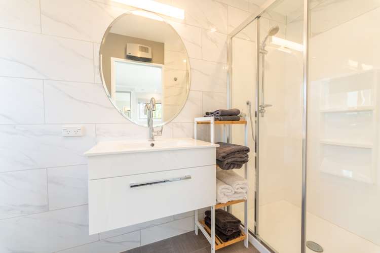 8 Lisava Avenue Seaview_24