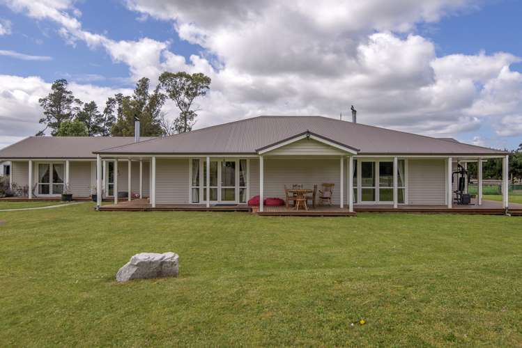 561 Johns Road Fernside_1