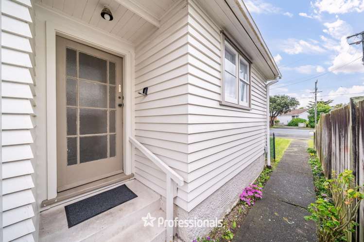 161 Whites Line East_4