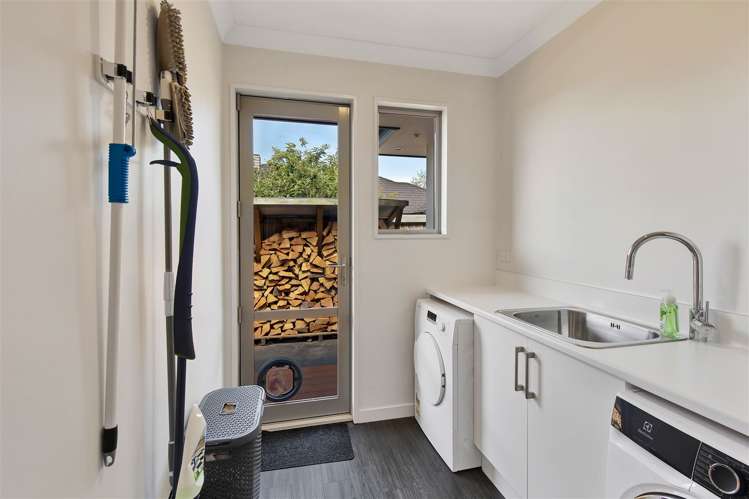 8 Simms Lane West Melton_20