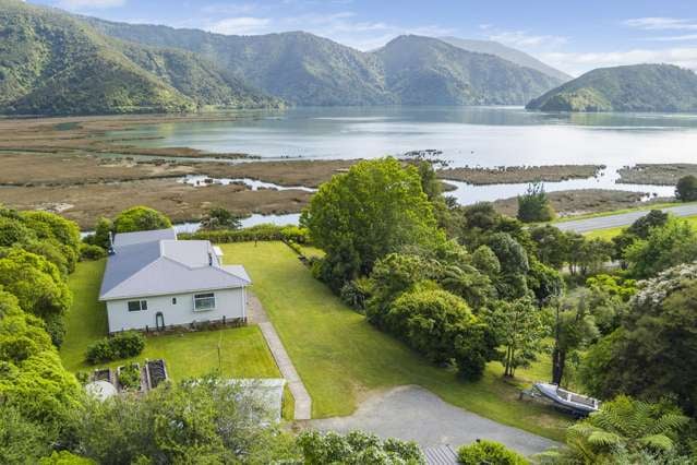 Front-Row Sea Views and Coastal Charm