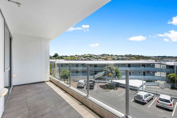 215/17 Link Crescent Stanmore Bay_8