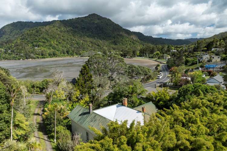 1192 Huia Road Huia_18