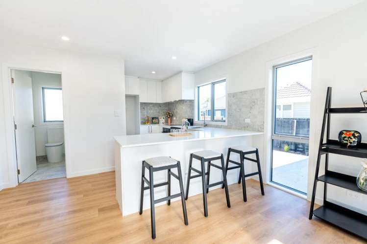 1/75 Barton Street Woolston_0