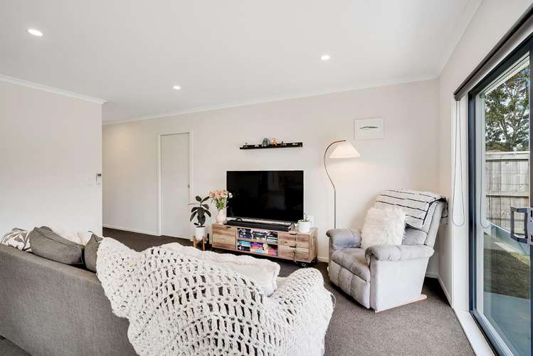 2/11 Forster Avenue Hillcrest_5