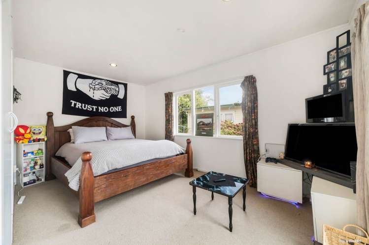 13 Vandeleur Avenue Birkdale_9
