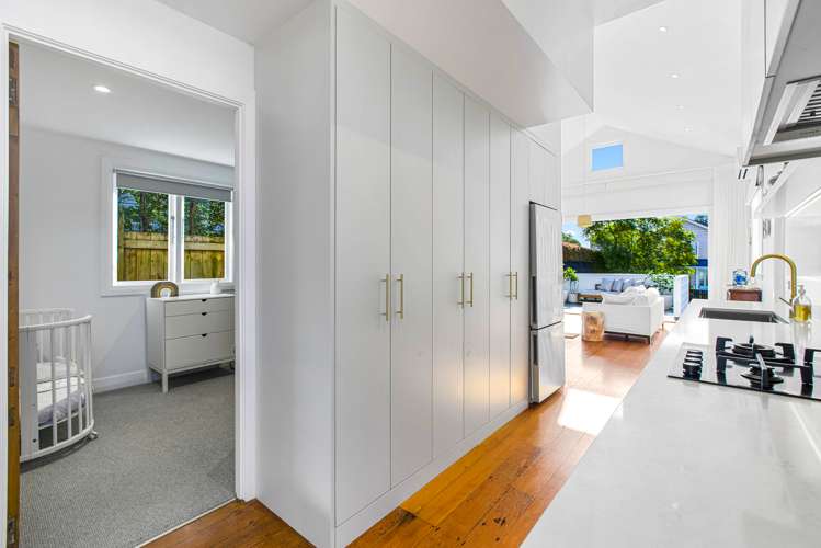 8 Beach Road Northcote Point_6