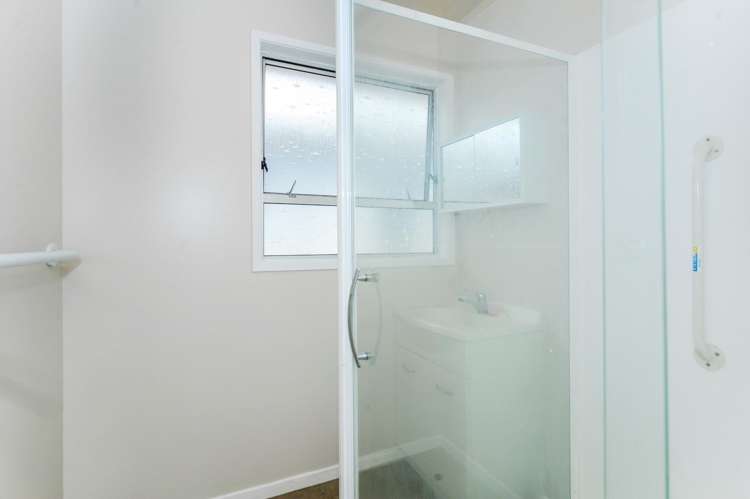 2/7 Almond Place Mount Wellington_5