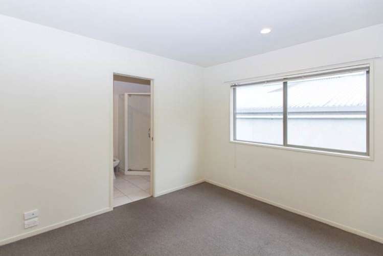 73B/21 Hunters Park Drive Three Kings_6