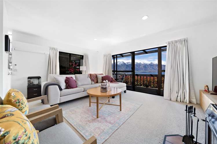 52 Wynyard Crescent Fernhill/Sunshine Bay_5