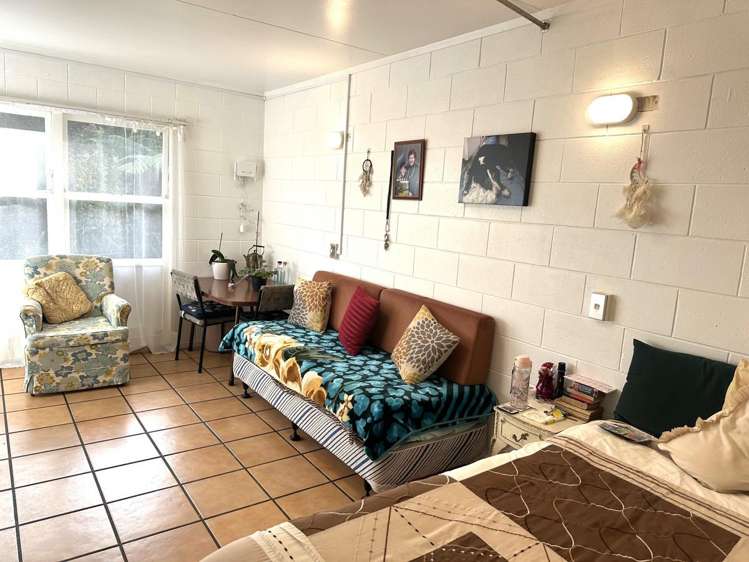 2 / 58 School Road Paihia_2
