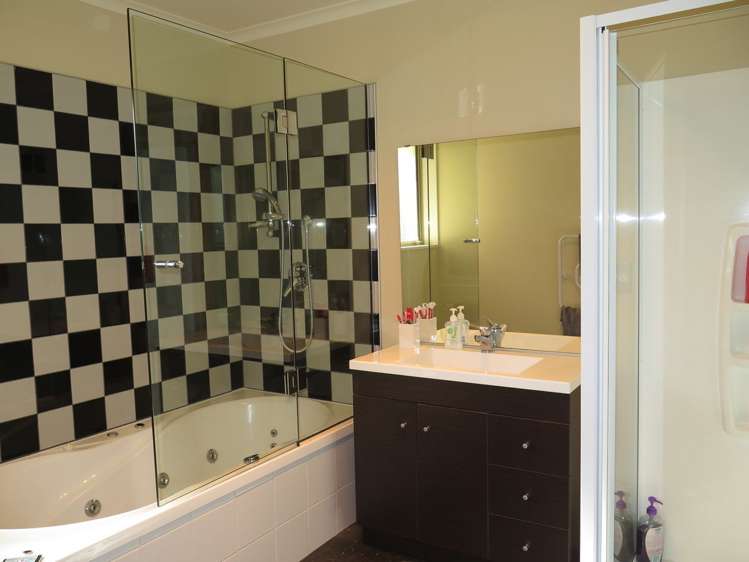 9 Lachlan Place Marchwiel_15