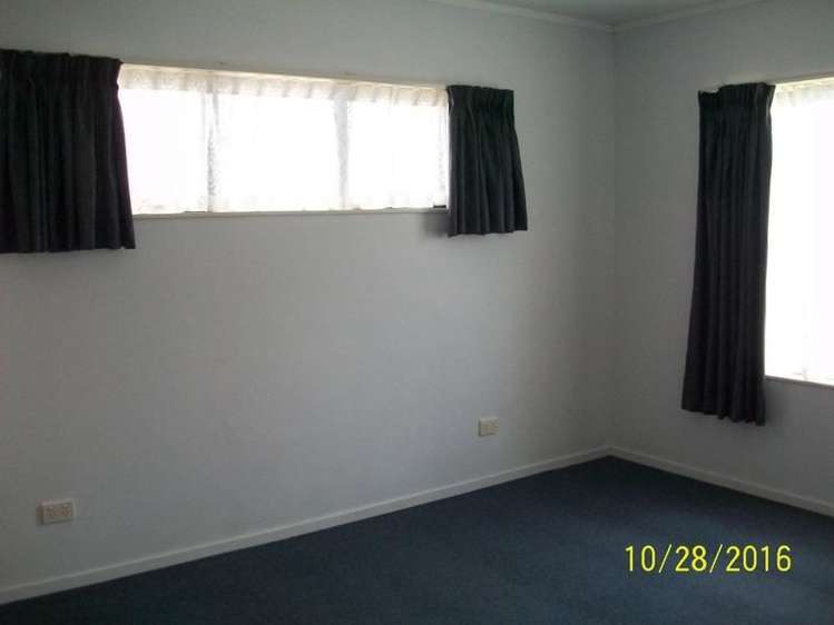 1/10 Netherlands Avenue Kelston_11