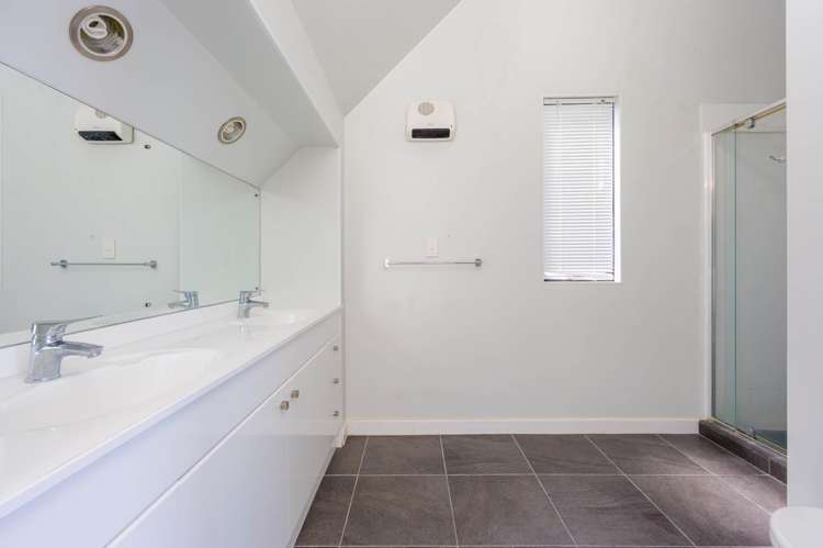 1/7 & 2/7 Calypso Place Rothesay Bay_11